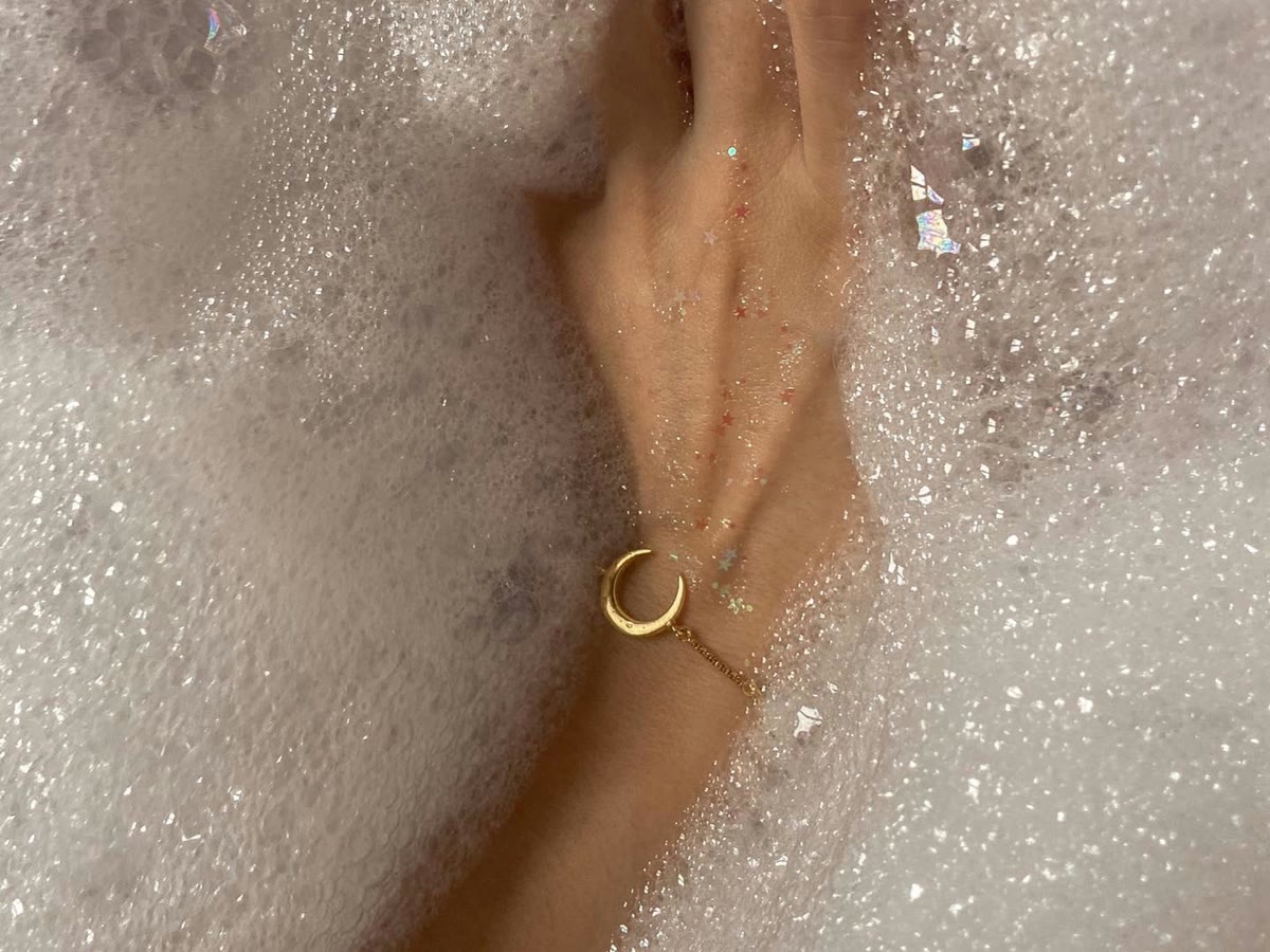 Berendam dengan busa Naked in Bubbles
